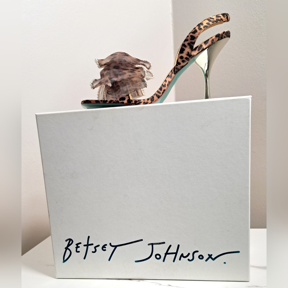 BETSEY JOHNSON  FAWN MESH HIGH HEEL SANDALS COLOR LEOPARD  8.5 US NEW WITH BOX.
